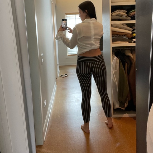 Alice & Olivia Striped Calf length leggings Size XS - Picture 3 of 6